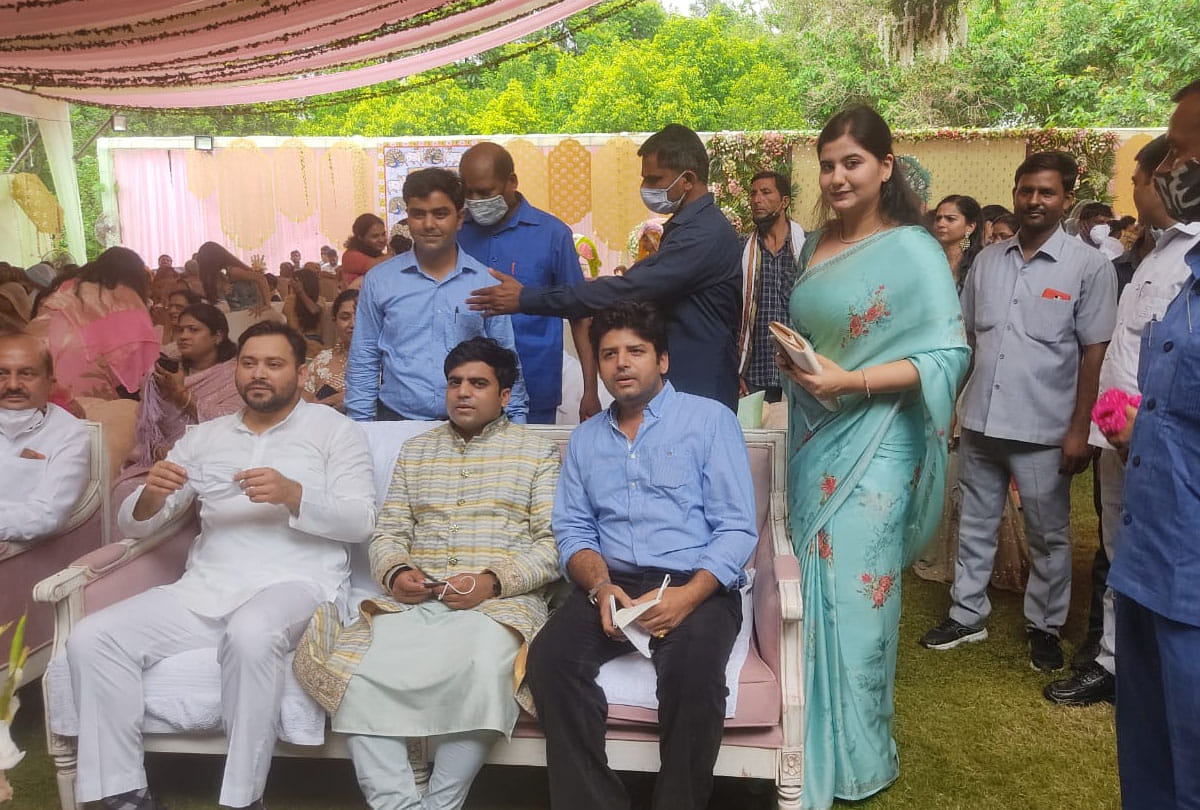 mulayam singh yadav granddaughter marriage, tejashwi yadav appear on wedding