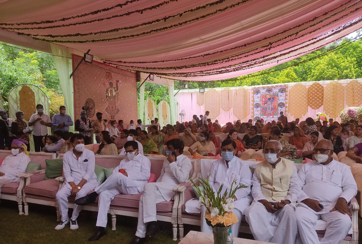 mulayam singh yadav granddaughter marriage, tejashwi yadav appear on wedding