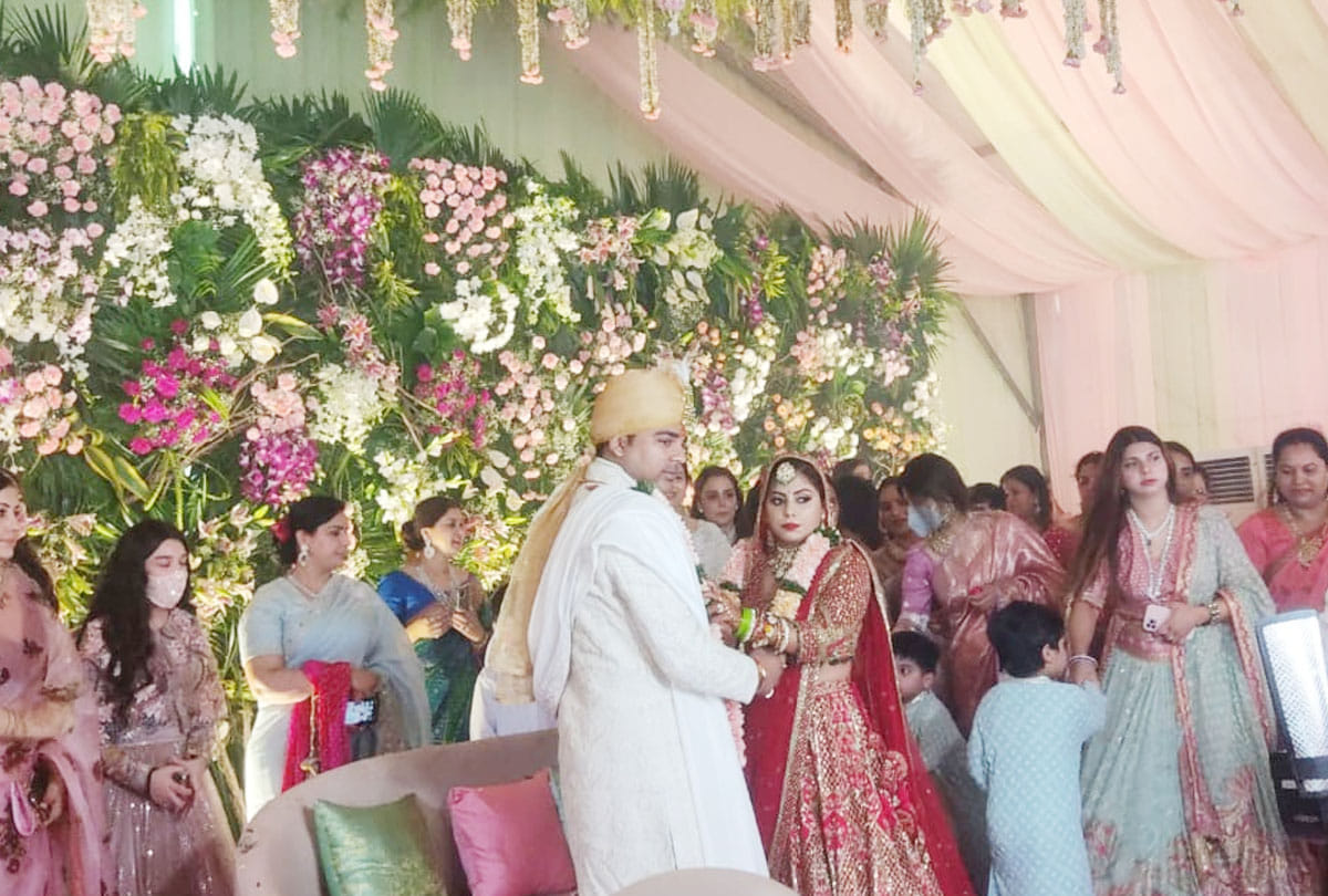 mulayam singh yadav granddaughter marriage, tejashwi yadav appear on wedding