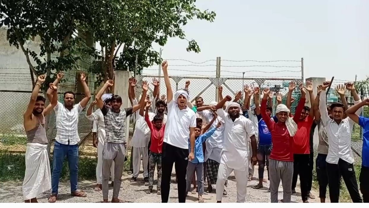 Protest against change in power supply timings