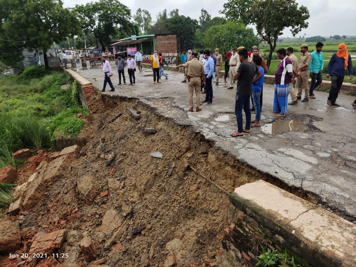 shahi bridge collapsed, traffic was banned