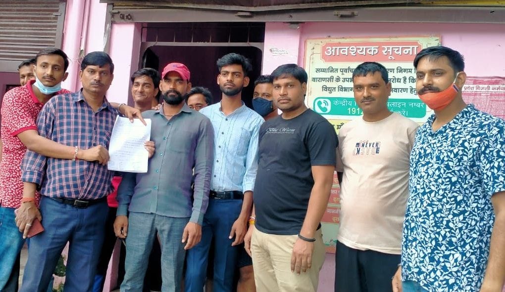 angry people surrounded xen office due to protest against undeclared power cut