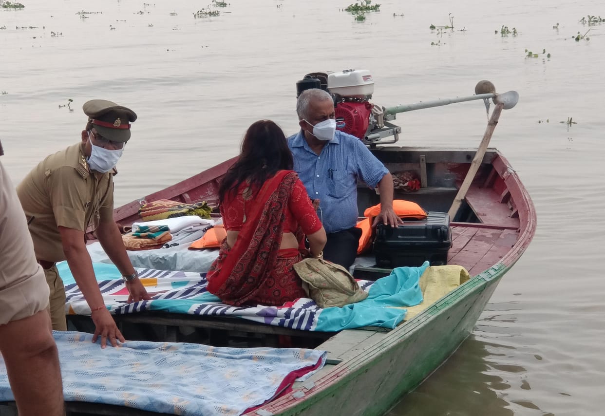 Additional Chief Secretary came to Mehndi Ghat with wife Malini