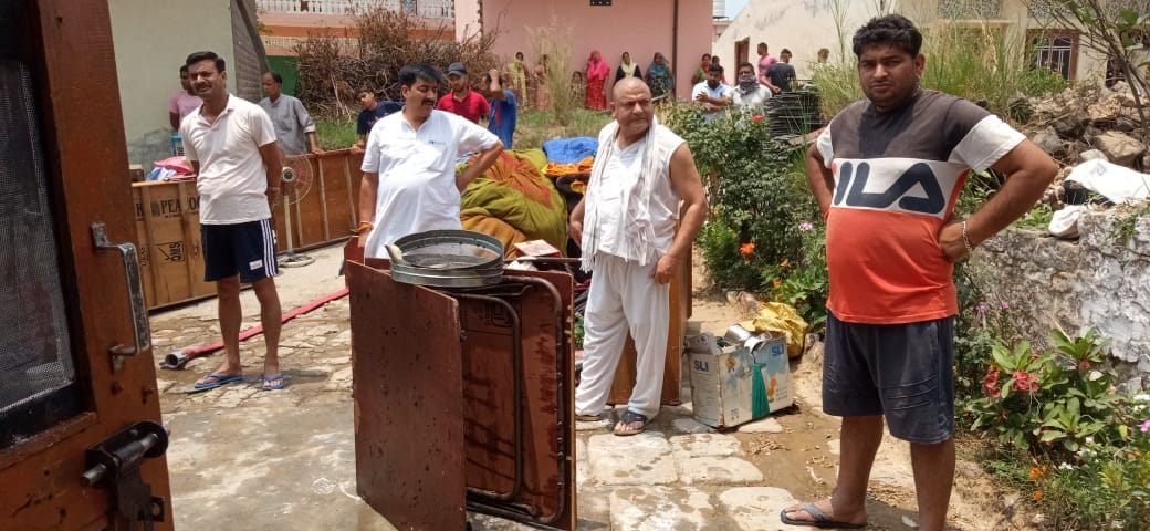 Fire in the house of Barnoh village, loss of two lakhs
