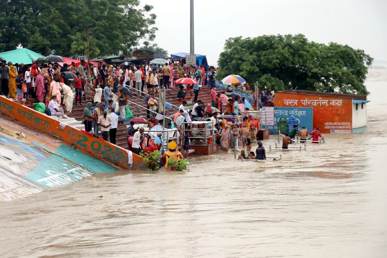 Taking a bath on Ganga Dussehra raised religious benefits