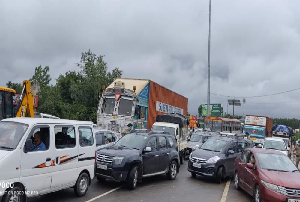 Ganga Dussehra 2021: Crowd at Narsan border for ganga snan 2000 vehicles were returned  photos