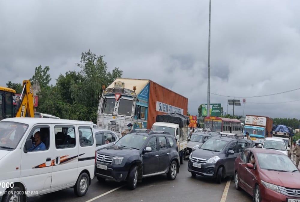 Ganga Dussehra 2021: Crowd at Narsan border for ganga snan 2000 vehicles were returned  photos