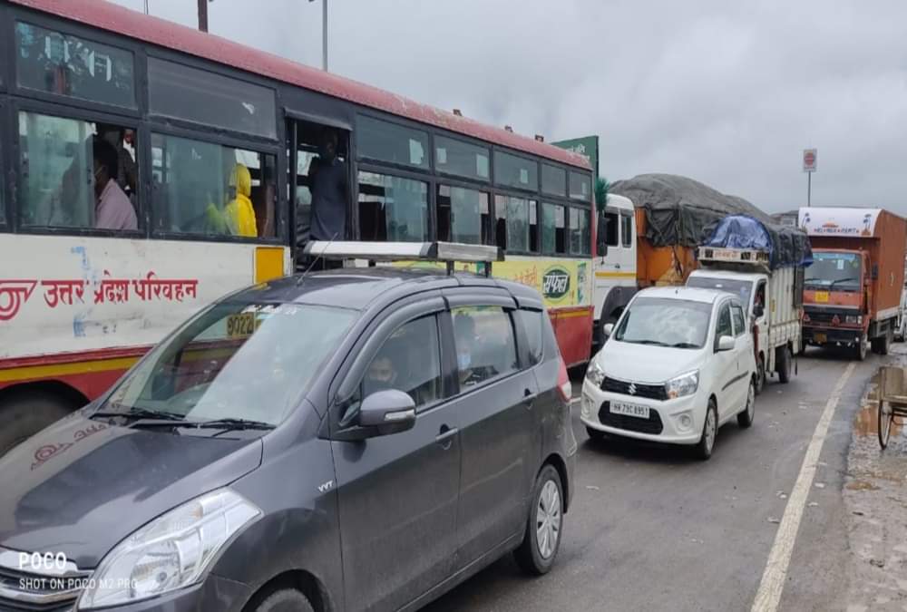 Ganga Dussehra 2021: Crowd at Narsan border for ganga snan 2000 vehicles were returned  photos