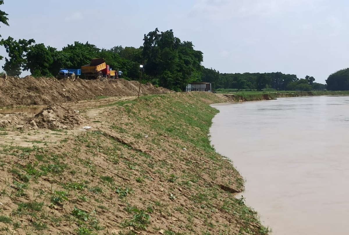 Danger flood risk In Villages Of Deoria After Saryu river reached danger mark And See Photos