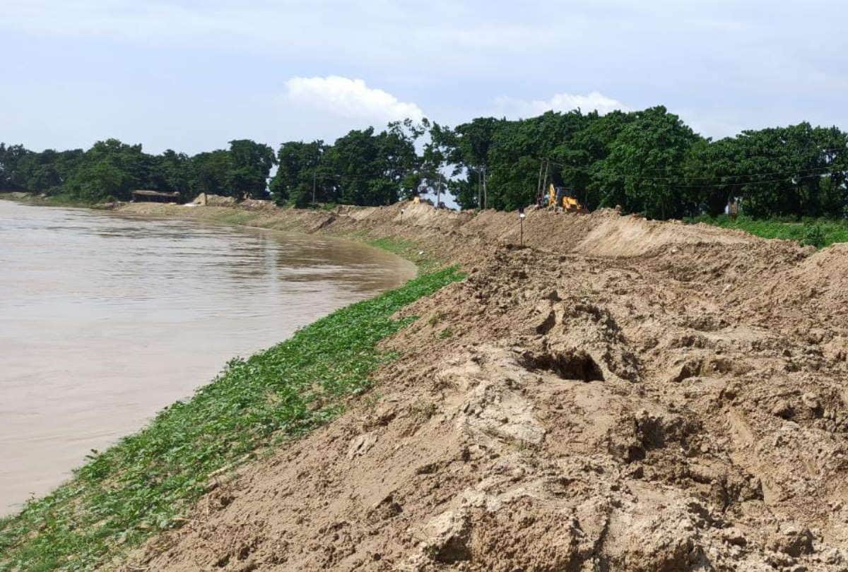 Flood of deoria Water filled in Devraha Baba ashram