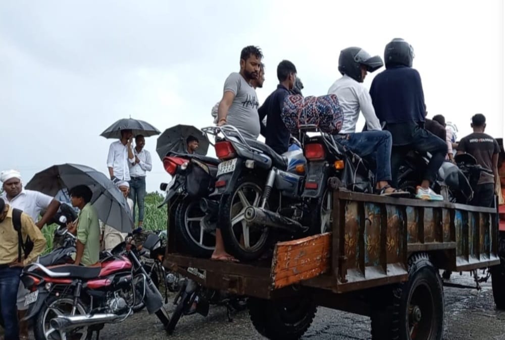 Uttarakhand Roorkee Flood News: Banganga broke Embankment and 57 People Stuck in Water photos