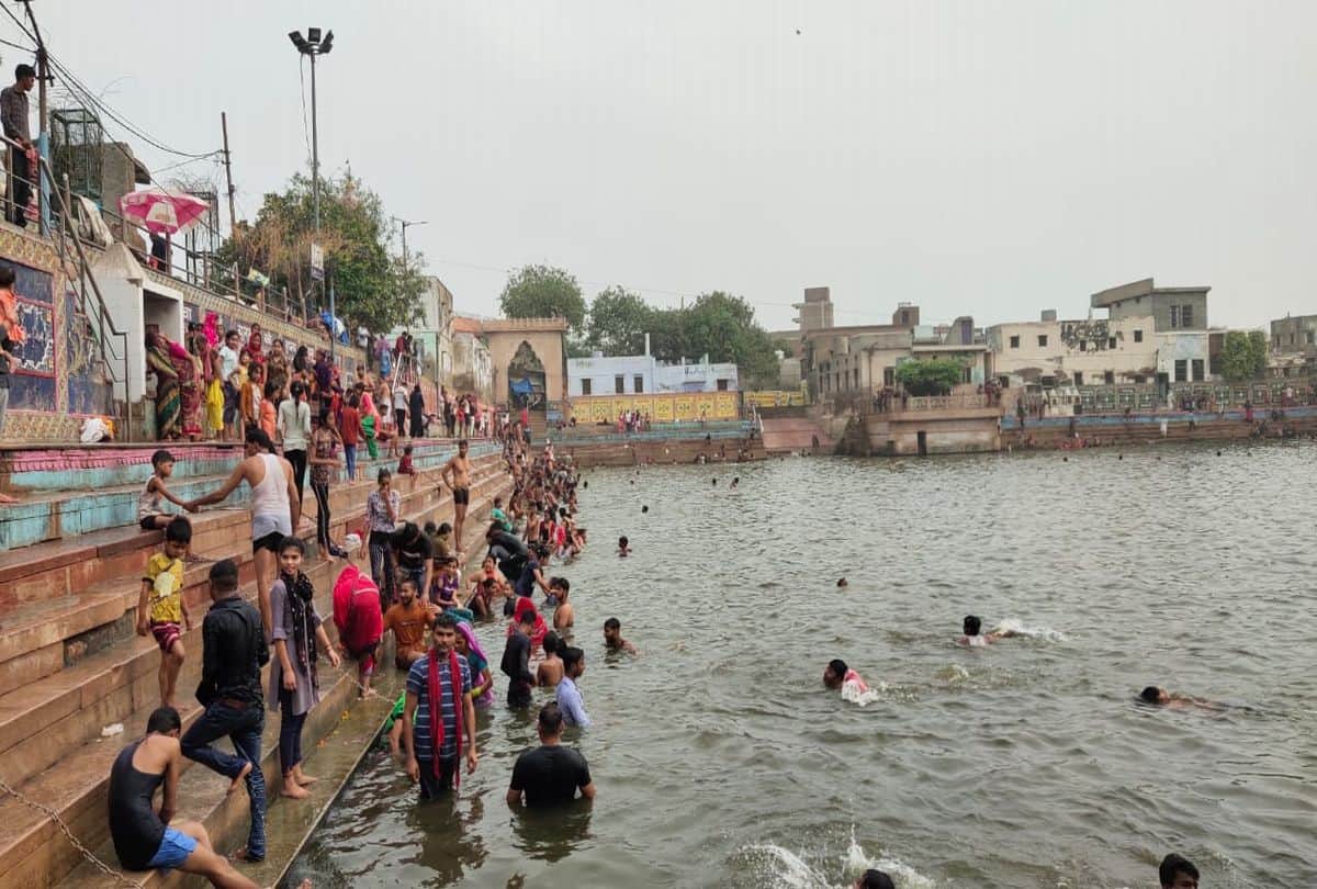 Devotees Take Bath In Yamuna River At Ganga Dussehra