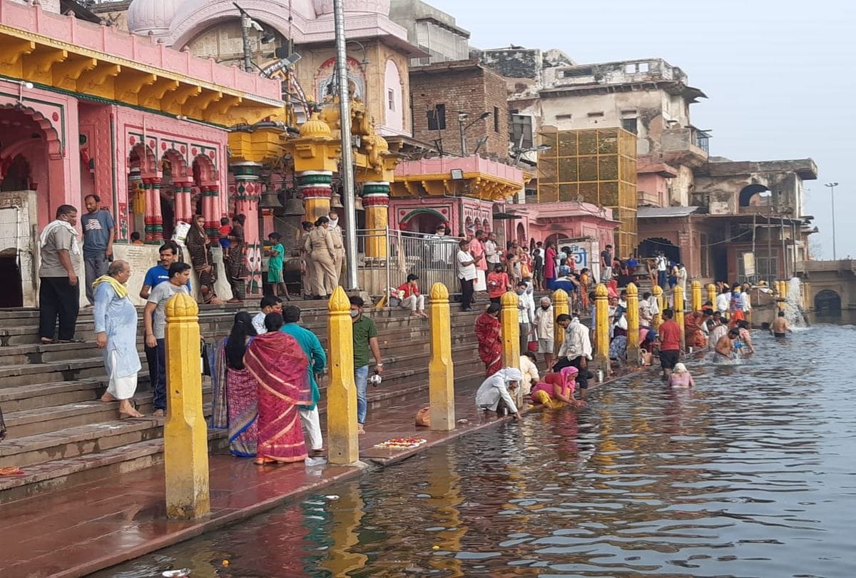 Devotees Take Bath In Yamuna River At Ganga Dussehra
