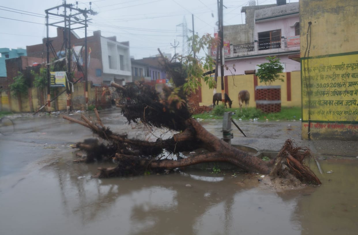 The power supply of the city stalled due to rain