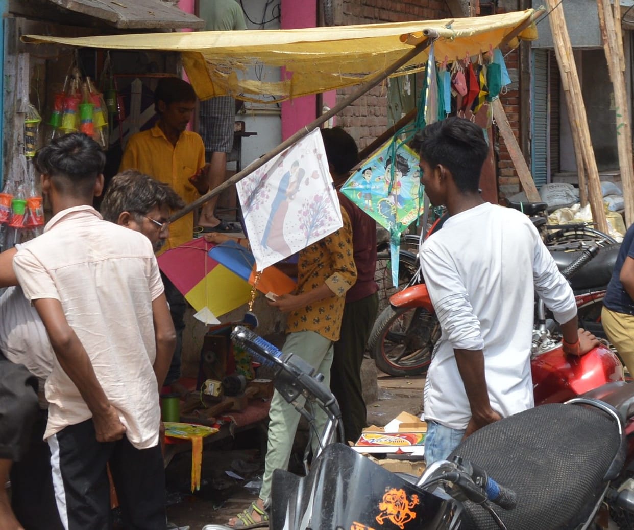 Hathras: Ganga Dussehra today, will bathe in the canal, will fly kites