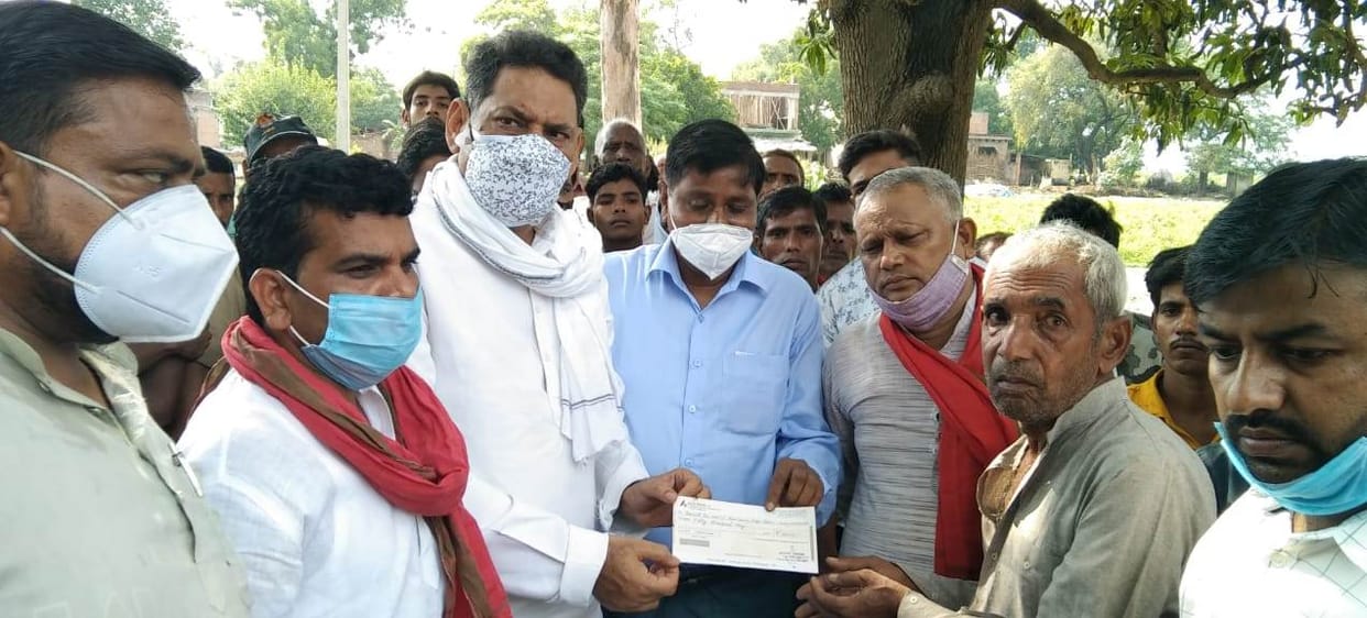 Farmer dies after being hit by HT line