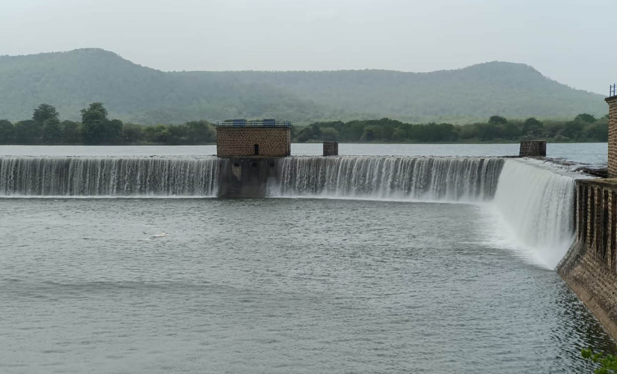 Gangau dam spilled due to rain in MP