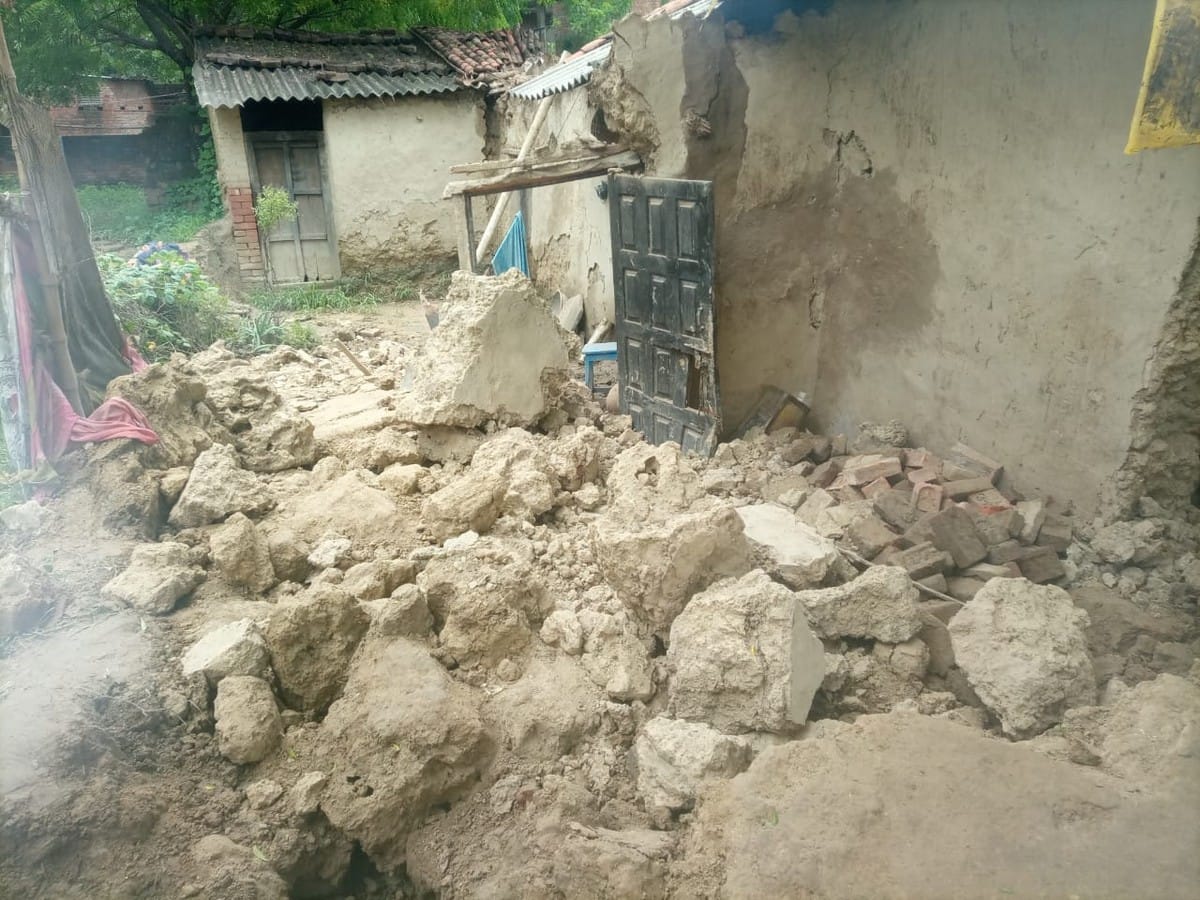 Mud house collapsed family buried one died four injured in varanasi