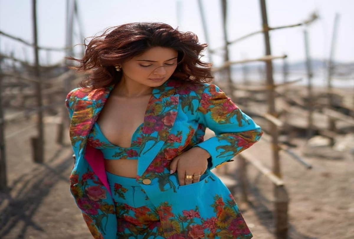 jennifer winget latest attractive look in blue floral dress