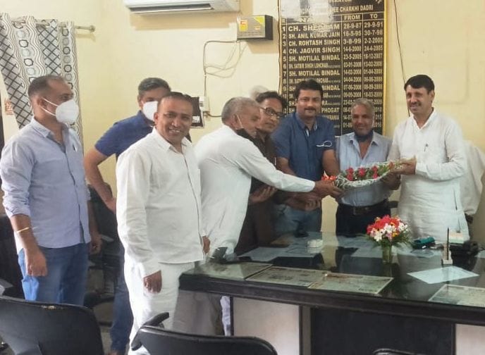 The five-year term of the urban government completed, the councilors removed the grievances on the last day