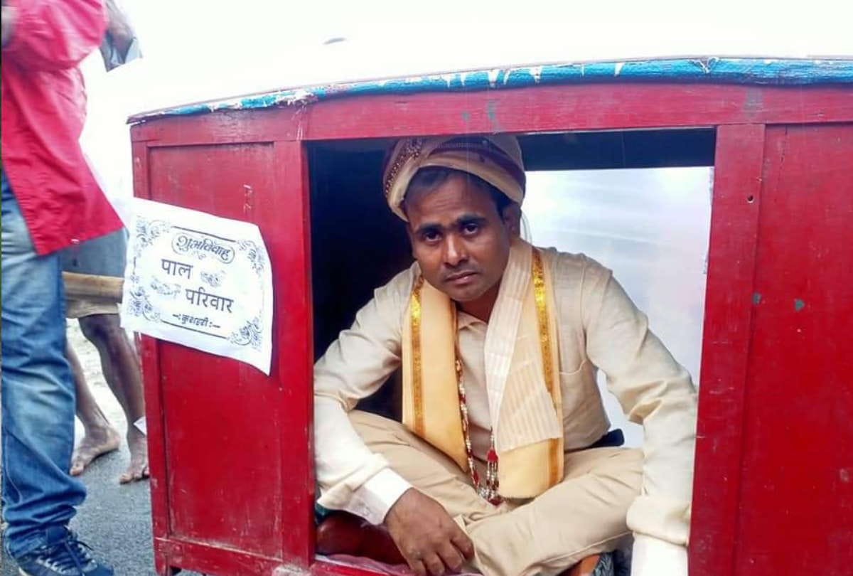 Unique marriage story of groom barat in bullock cart reached Laws house for marriage in deoria