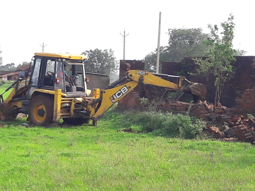 Demolition of six houses built on the land of village society