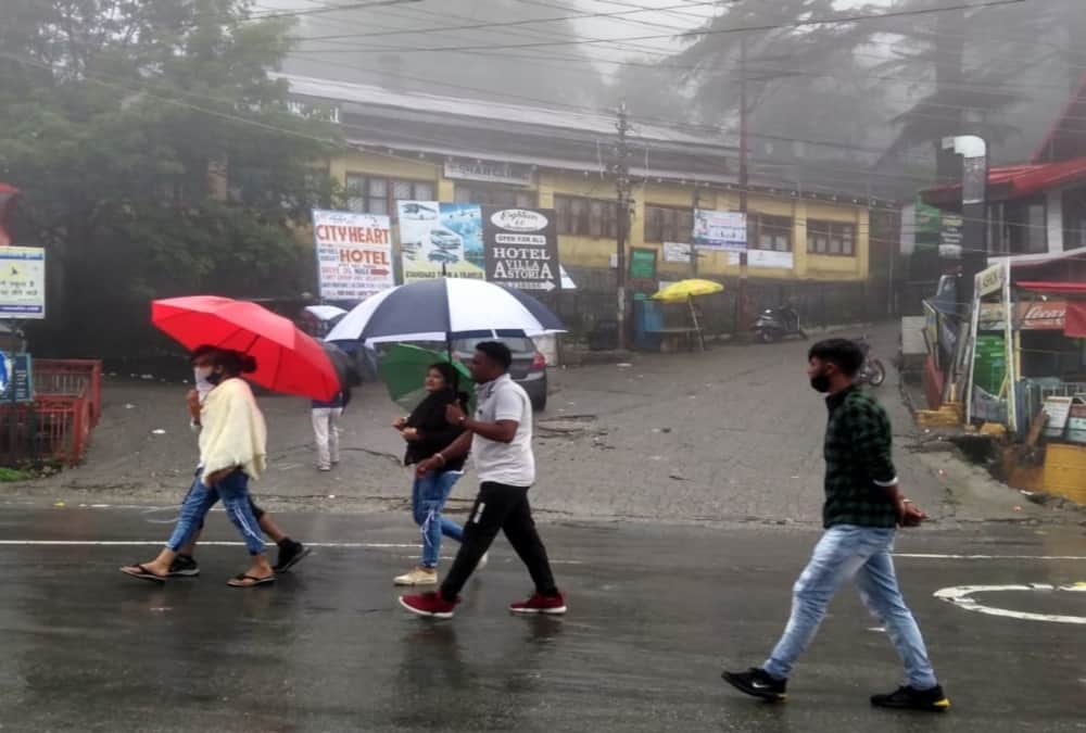 Uttarakhand News: Tourist Crowd in Nainital And Mussoorie Even Monsoon Rainfall Photos