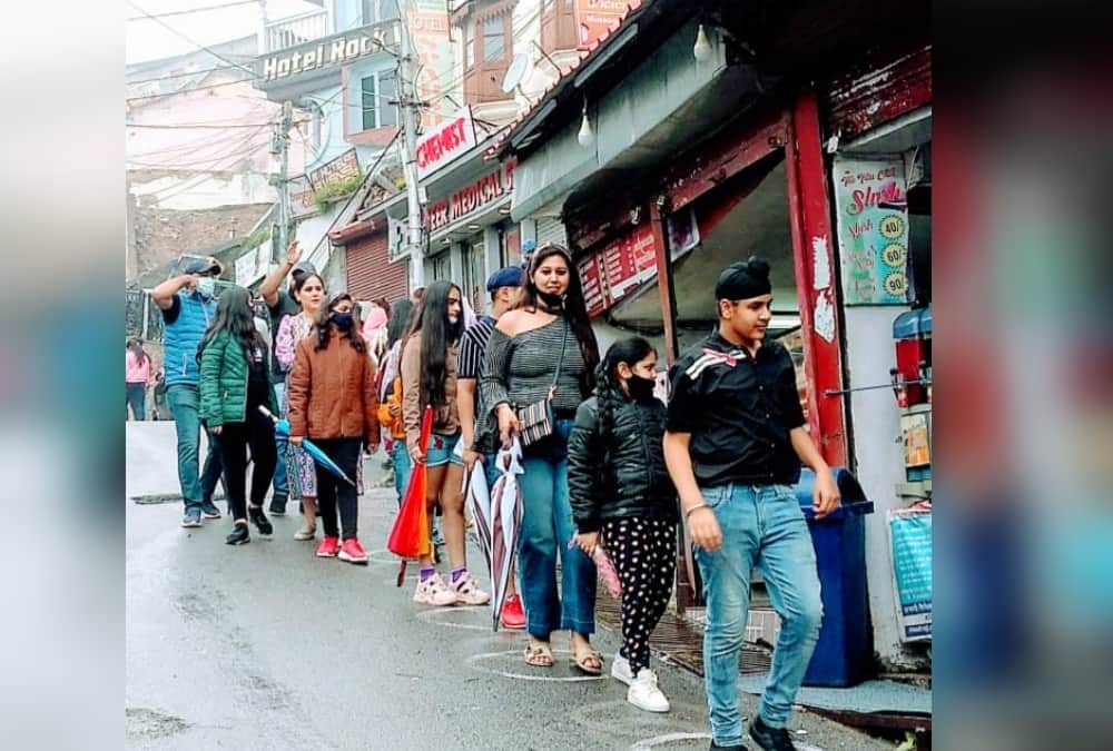 Uttarakhand News: Tourist Crowd in Nainital And Mussoorie Even Monsoon Rainfall Photos