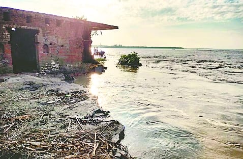 khiri: Sharda water entered many villages of Palia, roads submerged