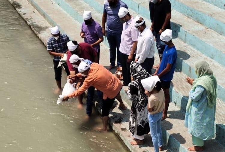 Son and daughters of Milkha Singh immerses father ashes in Shri Kiratpur Sahib