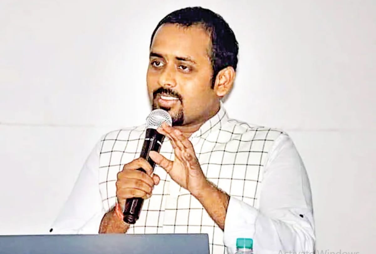 Uttar Pradesh Bhasha Samman to Pankaj Prasoon.