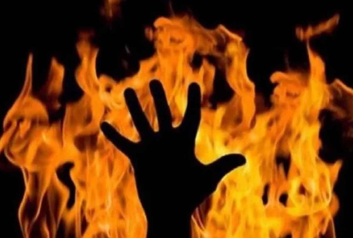 Banda: After niece's farewell, the girl burnt herself, the husband also got seriously burnt in saving