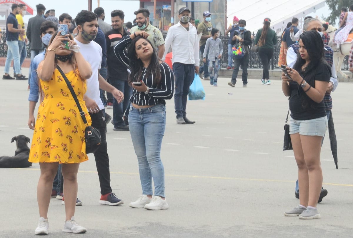 tourist crowd in shimla kasauli chail solan mcleodganj dharamshala