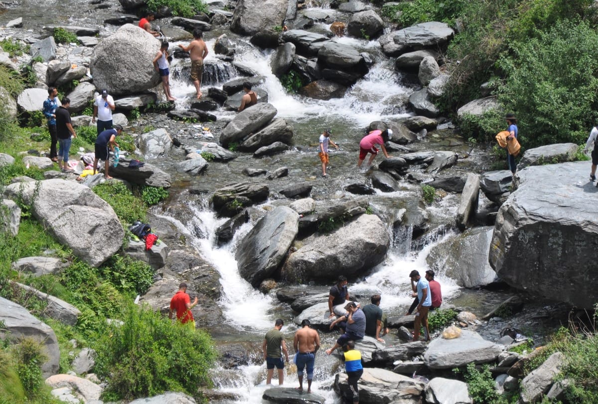 tourist crowd in shimla kasauli chail solan mcleodganj dharamshala