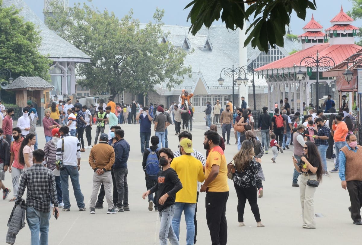 tourist crowd in shimla kasauli chail solan mcleodganj dharamshala