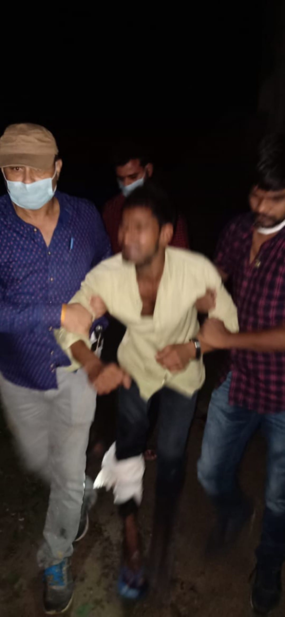 police arrested molestation accused and 25000 prize crook in encounter in jaunpur