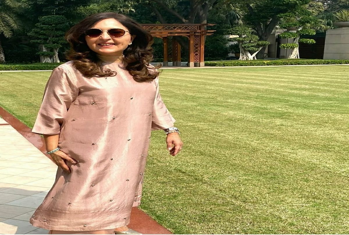 sonam kapoor mother in law priya ahuja stylish looks