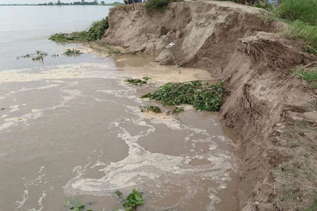 Saryu is flowing only 13 cm below the red mark