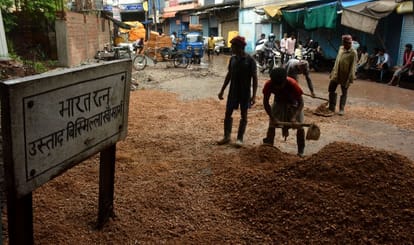 भारत रत्न उस्ताद बिस्मिल्लाह खां मार्ग दुरुस्त करने का काम शुरू