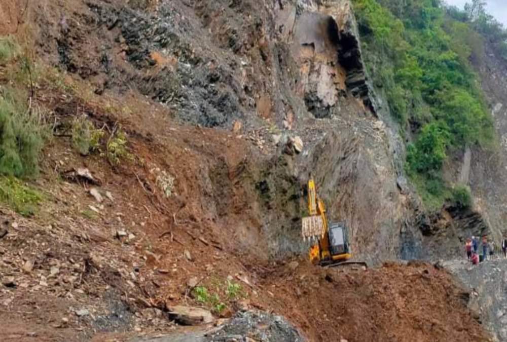 Uttarakhand Monsoon Rainfall News: Many Road Closed in Kumaun due to heavy landslide photos