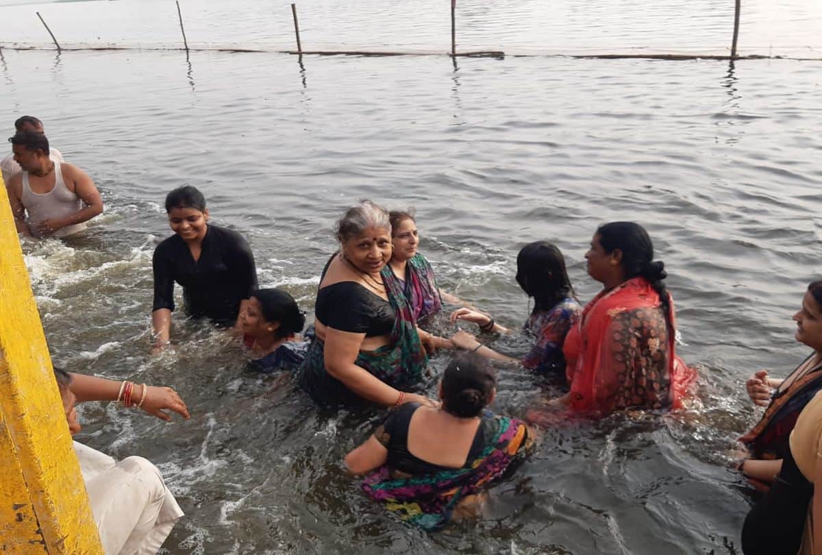 Devotees Take Bath In Yamuna River At Ganga Dussehra