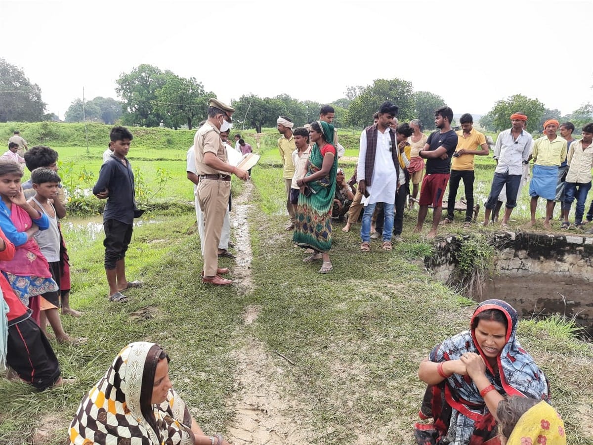 Woman fell in well with two children both died villagers saved woman in sonbhadra