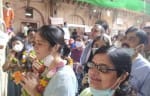 मथुरा। वृंदावन स्थित श्रीबांकेबिहारी मंदिर में ठाकुरजी के दर्शन करतीं बैडमिंटन स्टार साइना न?