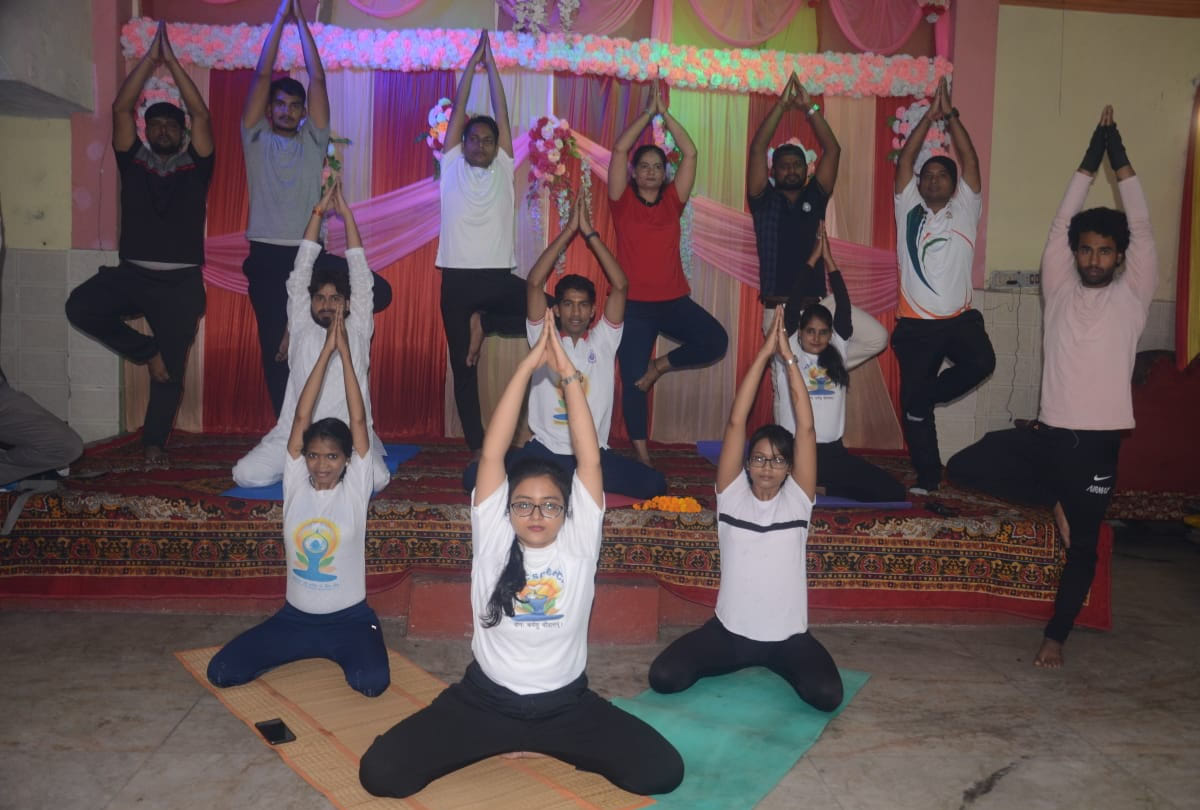 international yoga day 2021 celebrated in kanpur, photos of yoga