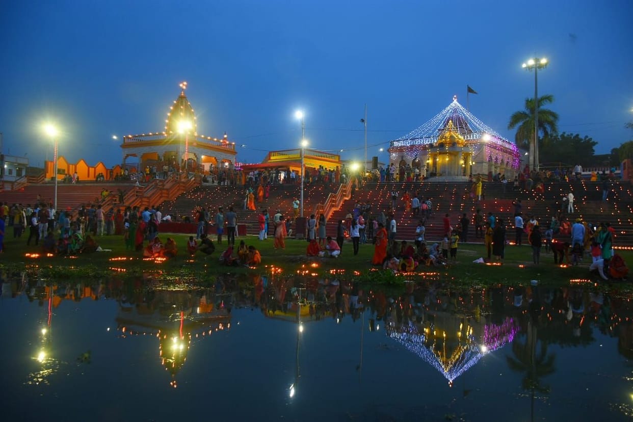 ganga dashahra celebration at belha devi dham, pilgrims participated in ganga arti