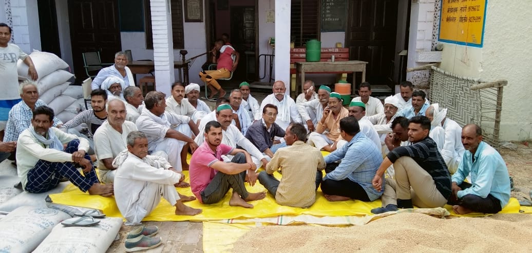 Angry farmers started protesting at the wheat purchasing center due to the closure of the weighing