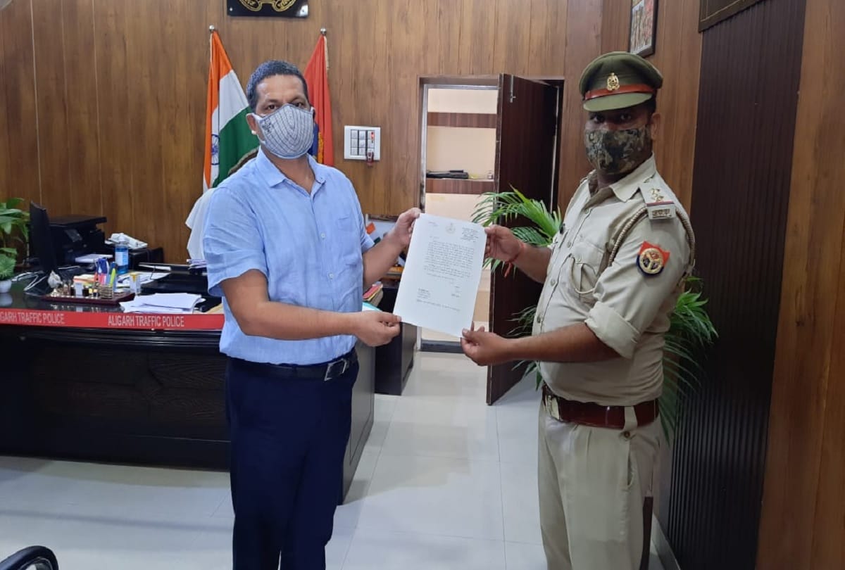 Police official awarded for bravely saving drowning man in river Gange in Aligarh