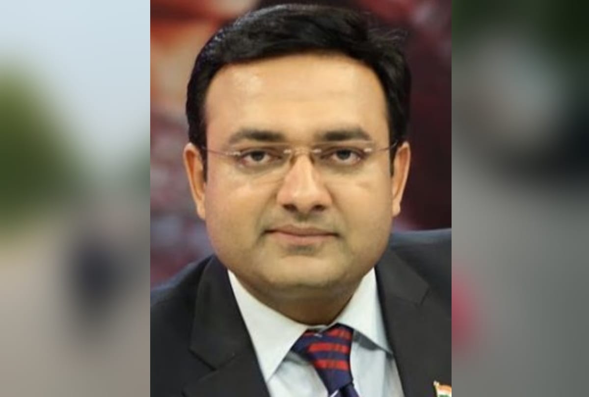 Greater noida loot with famous tv news anchor when he asked for mercy and tell i am tv anchor then criminals left him
