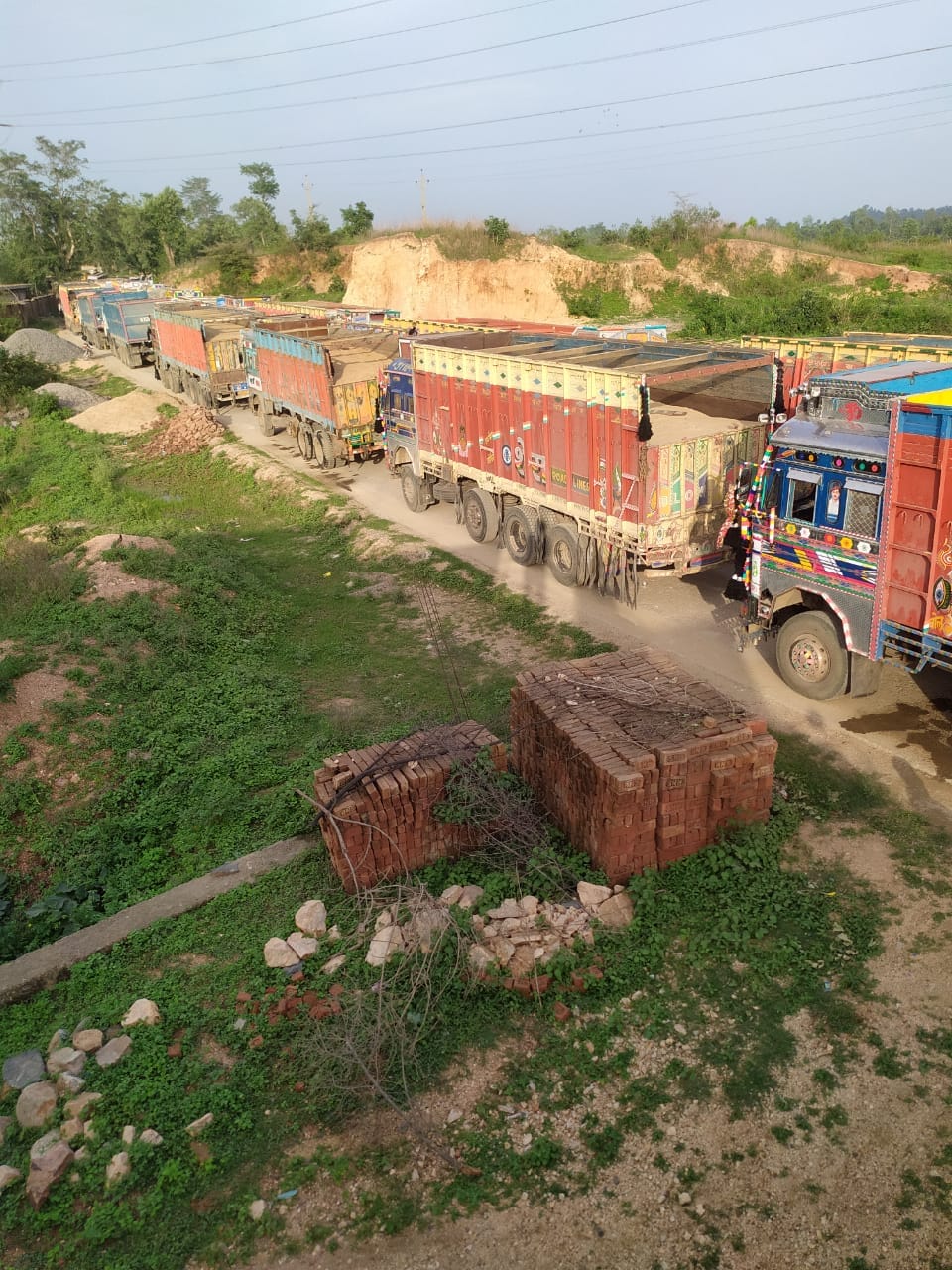 Overload truck damaged, jammed for 16 hours