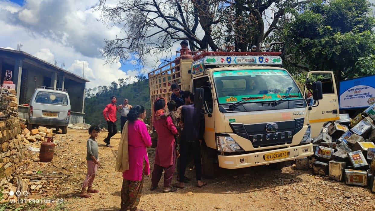 For the first time in Leti, a vehicle arrived with a gas cylinder